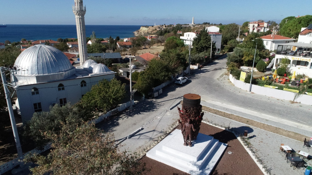 Kanlı Bomba Anıtı, Seddülbahirde Çanakkale Geçilmez diyor