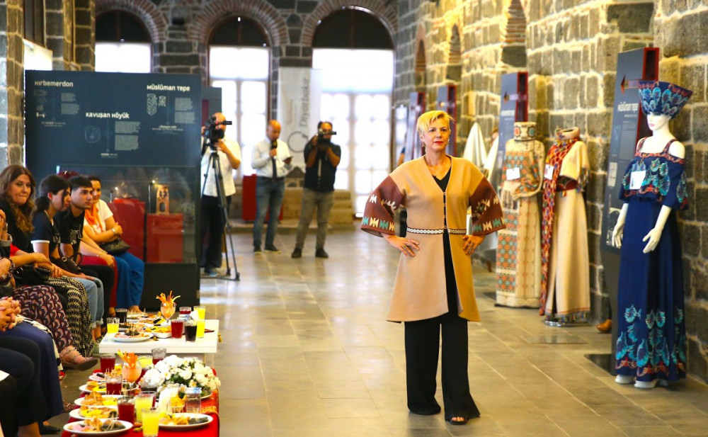  Diyarbakır Arkeoloji Müzesinde Beşi Bir Yerde defilesi yapııldı